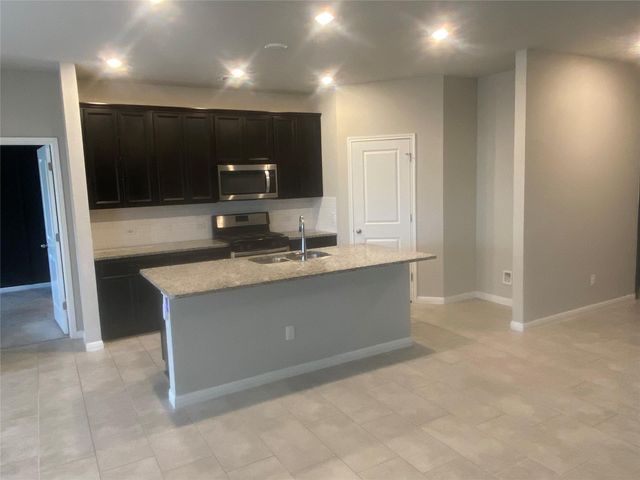 107 Grapefruit RD, Hutto, TX 78634