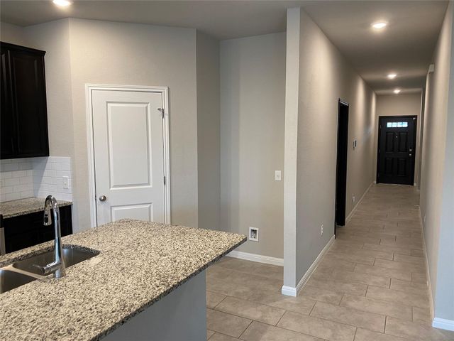 107 Grapefruit RD, Hutto, TX 78634