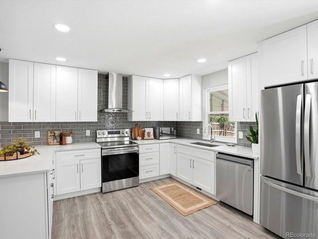 1069 S Lewiston Way, Aurora, CO 80017