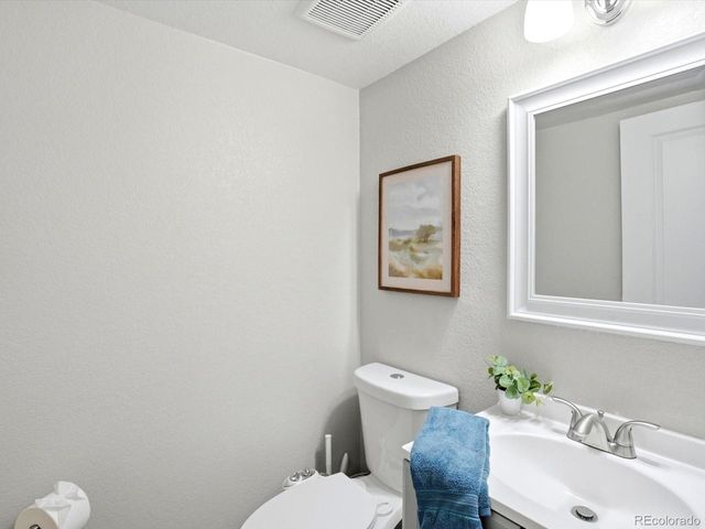 1069 S Lewiston Way, Aurora, CO 80017