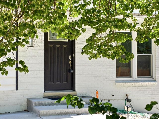 1069 S Lewiston Way, Aurora, CO 80017