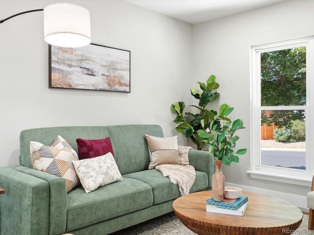 1069 S Lewiston Way, Aurora, CO 80017
