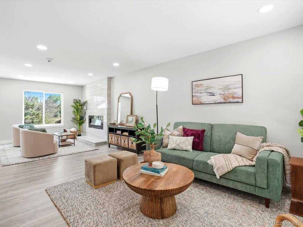 1069 S Lewiston Way, Aurora, CO 80017