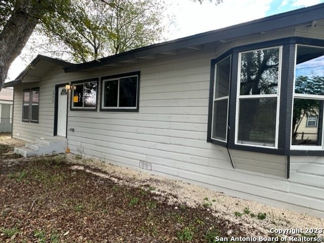 546 W Petaluma Blvd, San Antonio, TX 78221