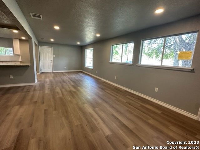 546 W Petaluma Blvd, San Antonio, TX 78221