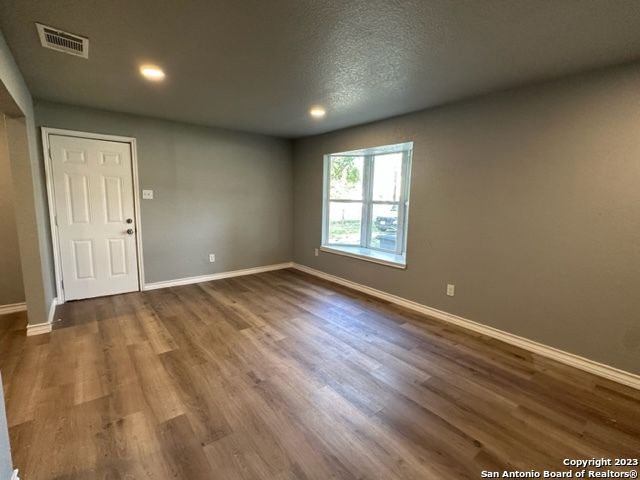 546 W Petaluma Blvd, San Antonio, TX 78221