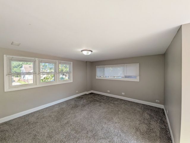 8825 S California Avenue, Evergreen Park, IL 60805
