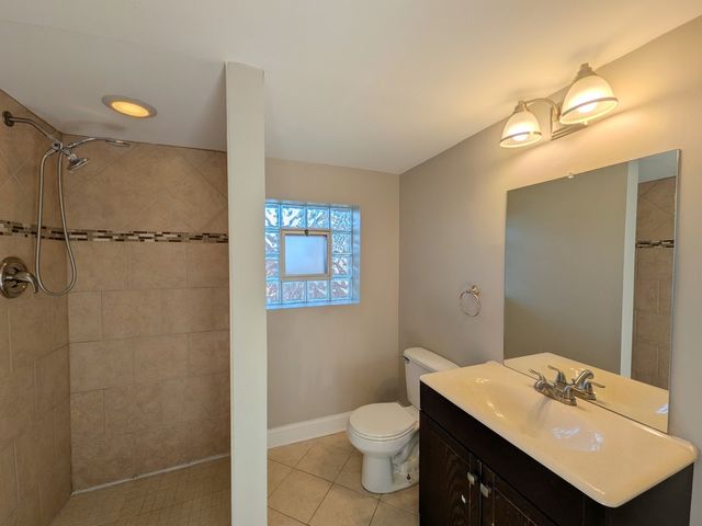 8825 S California Avenue, Evergreen Park, IL 60805