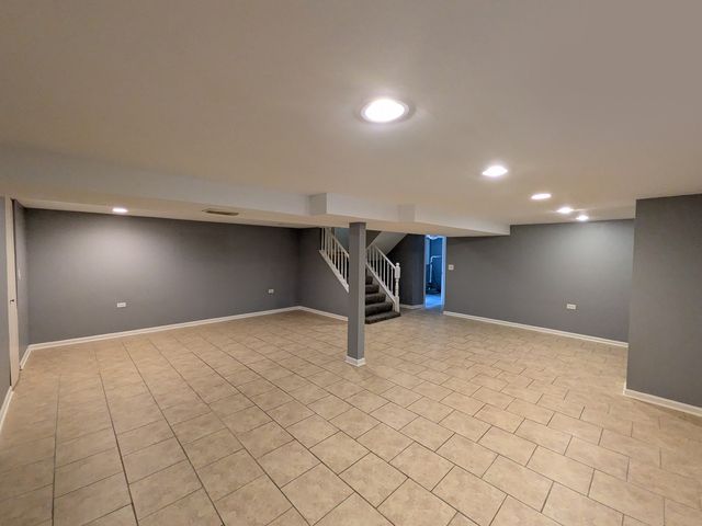 8825 S California Avenue, Evergreen Park, IL 60805