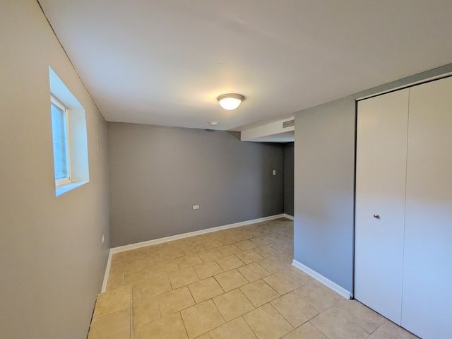 8825 S California Avenue, Evergreen Park, IL 60805