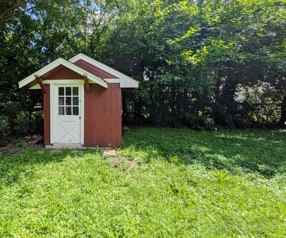 8825 S California Avenue, Evergreen Park, IL 60805