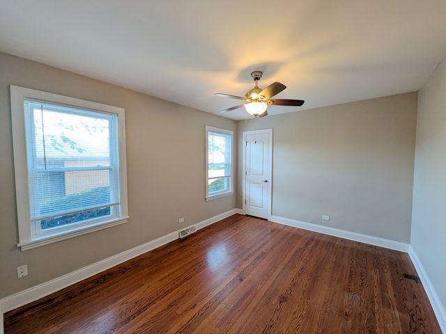 8825 S California Avenue, Evergreen Park, IL 60805