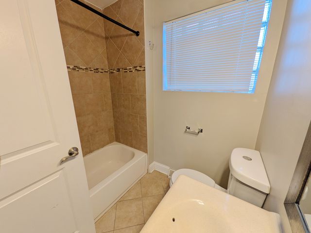 8825 S California Avenue, Evergreen Park, IL 60805