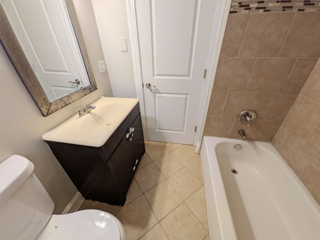 8825 S California Avenue, Evergreen Park, IL 60805