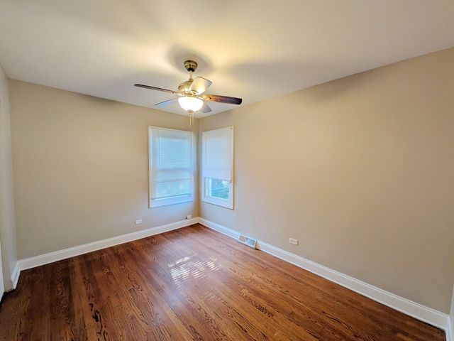 8825 S California Avenue, Evergreen Park, IL 60805