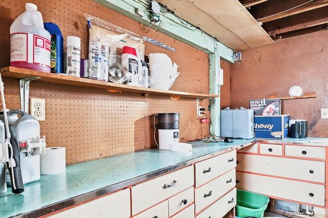 1633 Harding, Wichita, KS 67208