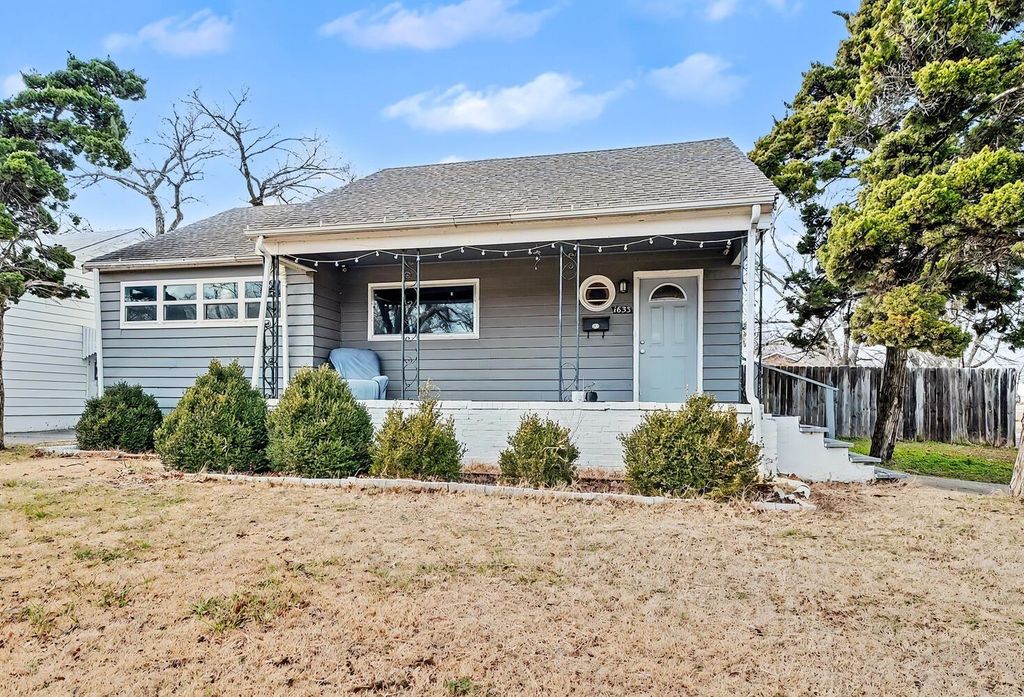 1633 Harding, Wichita, KS 67208