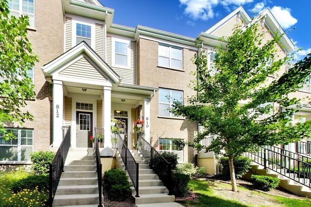 810 Lexington Circle W, Des Plaines, IL 60016