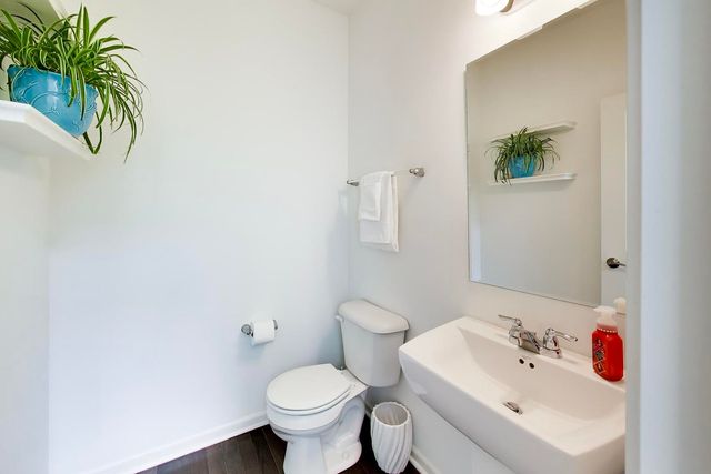 810 Lexington Circle W, Des Plaines, IL 60016