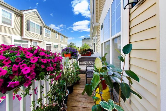810 Lexington Circle W, Des Plaines, IL 60016