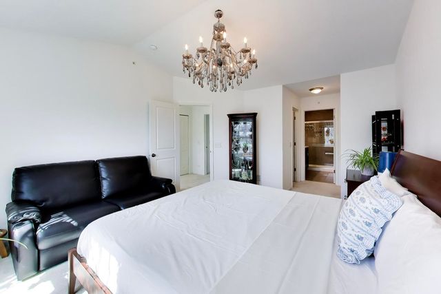 810 Lexington Circle W, Des Plaines, IL 60016