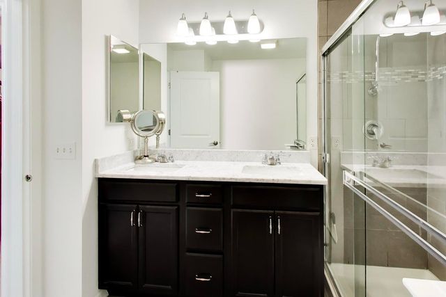 810 Lexington Circle W, Des Plaines, IL 60016