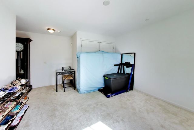 810 Lexington Circle W, Des Plaines, IL 60016