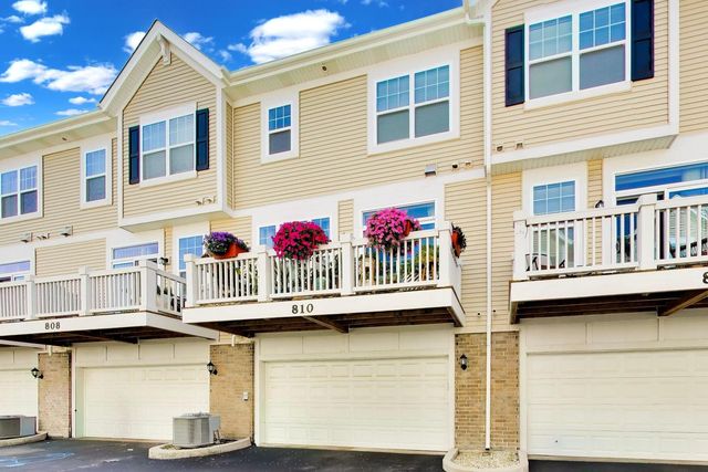 810 Lexington Circle W, Des Plaines, IL 60016