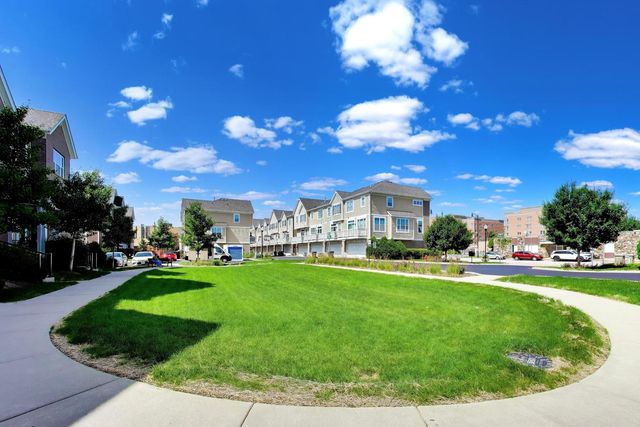 810 Lexington Circle W, Des Plaines, IL 60016