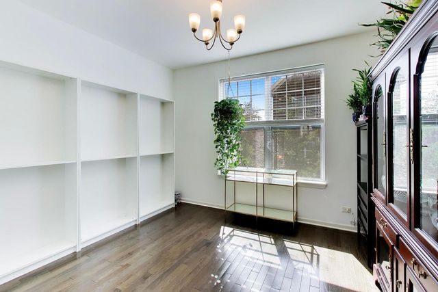 810 Lexington Circle W, Des Plaines, IL 60016