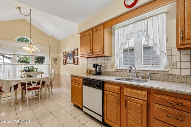 13 Portebello Road, Jackson, NJ 08527
