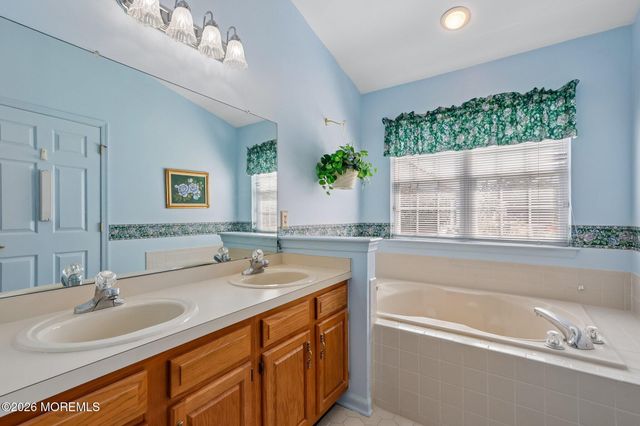 13 Portebello Road, Jackson, NJ 08527
