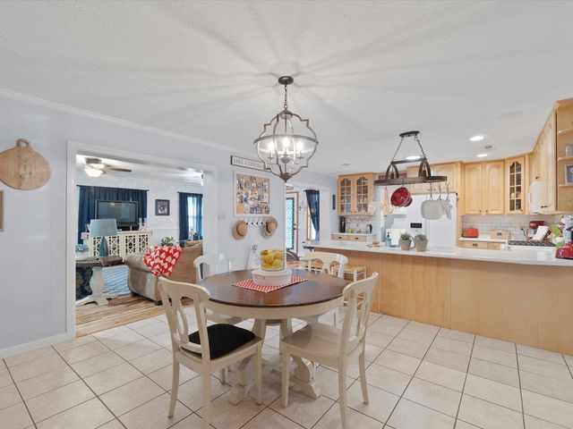 208 E Gay, Gladewater, TX 75647