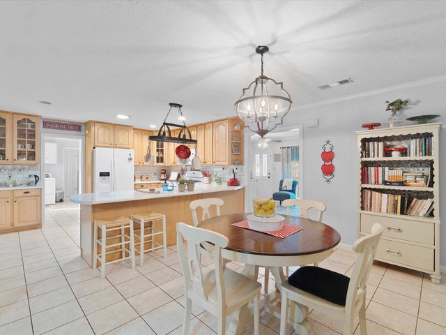 208 E Gay, Gladewater, TX 75647