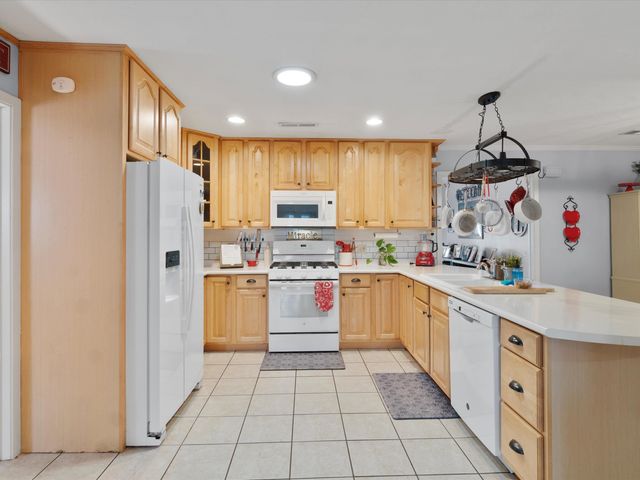 208 E Gay, Gladewater, TX 75647