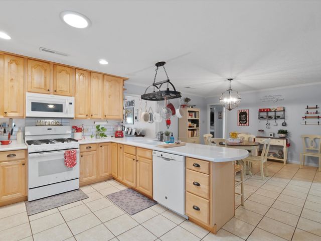 208 E Gay, Gladewater, TX 75647