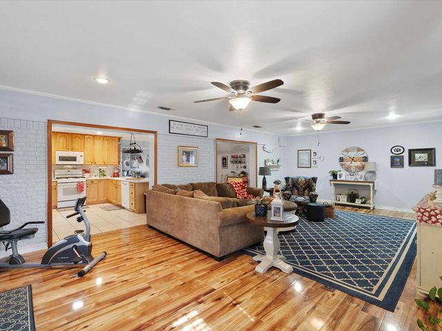 208 E Gay, Gladewater, TX 75647