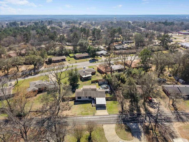 208 E Gay, Gladewater, TX 75647