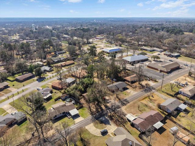 208 E Gay, Gladewater, TX 75647