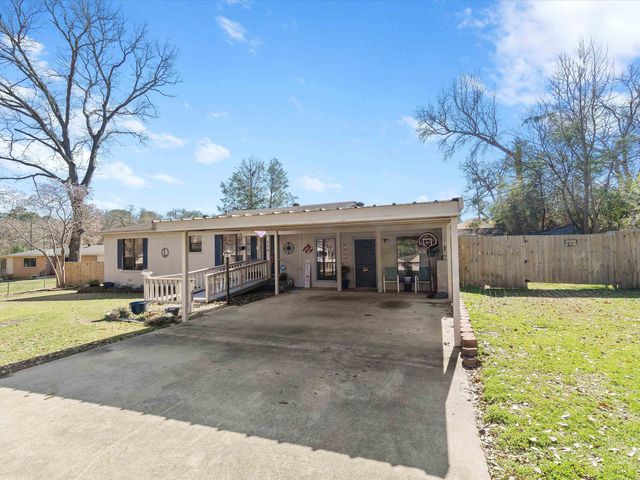 208 E Gay, Gladewater, TX 75647