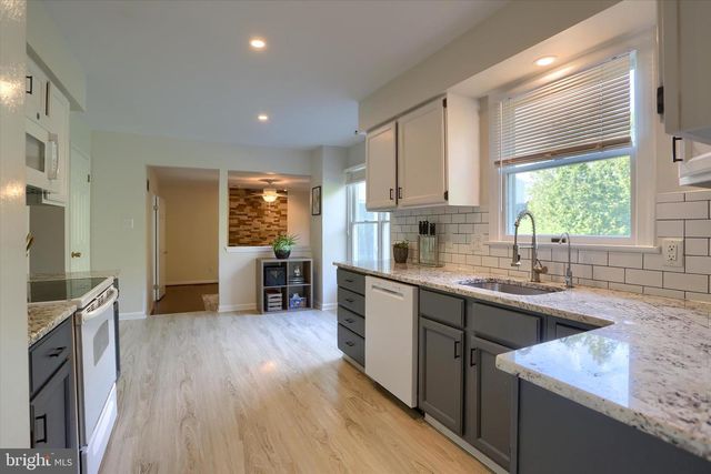 1708 DEER PATH CIR, Quakertown, PA 18951