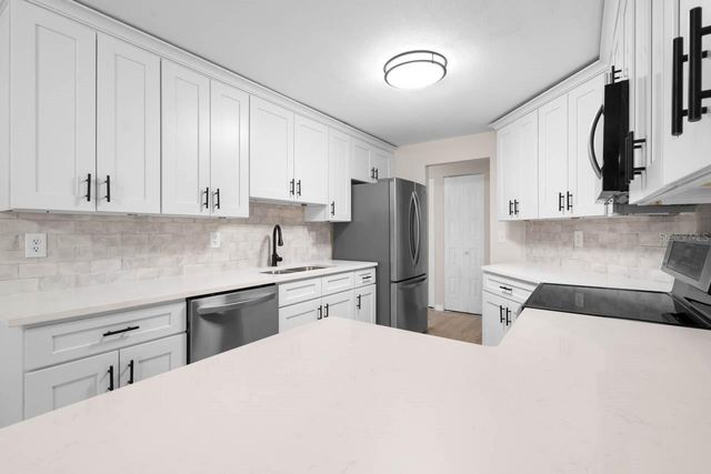 1602 HOVINGTON CIRCLE, Sun City Center, FL 33573