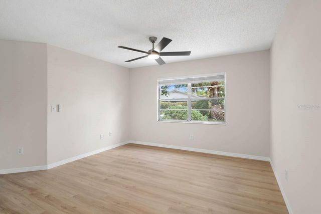 1602 HOVINGTON CIRCLE, Sun City Center, FL 33573