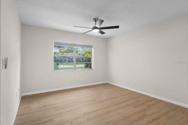 1602 HOVINGTON CIRCLE, Sun City Center, FL 33573