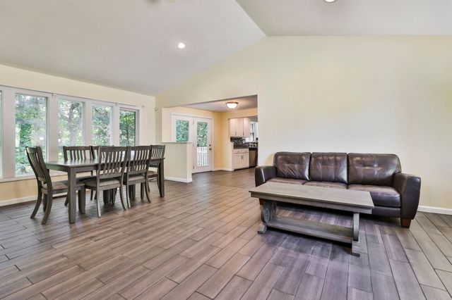 16 Blueberry Lane, Nashua, NH 03062