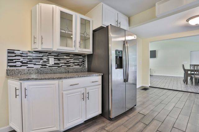 16 Blueberry Lane, Nashua, NH 03062