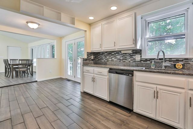 16 Blueberry Lane, Nashua, NH 03062