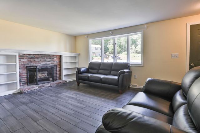16 Blueberry Lane, Nashua, NH 03062