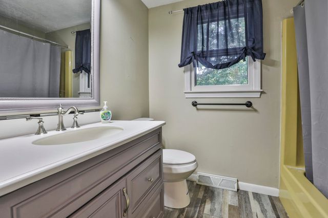 16 Blueberry Lane, Nashua, NH 03062