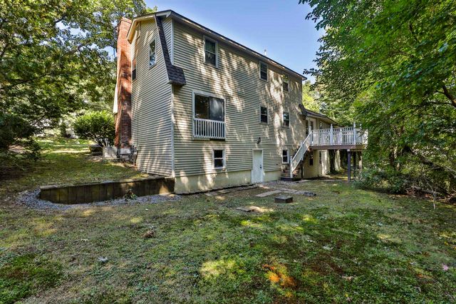 16 Blueberry Lane, Nashua, NH 03062